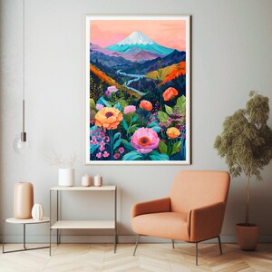 Puede incluir: Una impresi&oacute;n art&iacute;stica enmarcada que representa un paisaje monta&ntilde;oso con un r&iacute;o y flores coloridas. La obra de arte presenta una monta&ntilde;a nevada, con una paleta de naranja, rosa y azul. La impresi&oacute;n se exhibe en un sal&oacute;n.