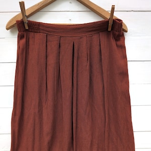 Vintage Women&#39;s Brown Textured High Waisted Knee Length Skirt