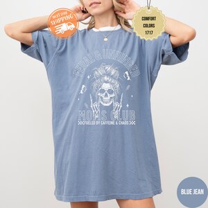 Komfort Farben wilde Unhinged Moms Club Shirt, lustiges Schädel Kaffee Mama Geschenk Bild 7