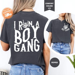 Comfort Colors Junge Mama T-Shirt, Skeleton Hand Boy Gang Tee, Muttertagsgeschenk