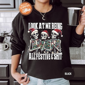 Bluza świąteczna ze szkieletem, bluza „Spójrz na mnie, jestem taka świąteczna”, zabawny sweter świąteczny, rodzinny sweter świąteczny, bluza z kapturem z czaszką