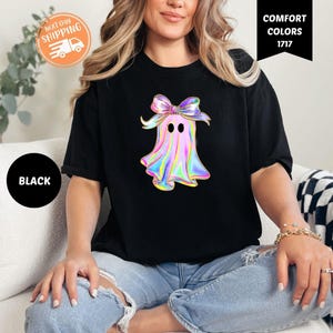 Comfort Colors® iriserend spookshirt, Coquette Aesthetic Halloween-T-shirt, schattig girly spookshirt, sprankelende pastel Halloween, kawaii spookshirt