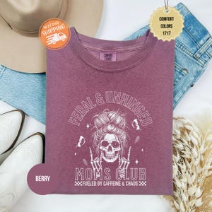 Komfort Farben wilde Unhinged Moms Club Shirt, lustiges Schädel Kaffee Mama Geschenk Bild 8