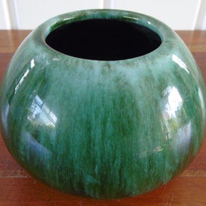 Blue Mountain Pottery - Canadian - small pot/bowl