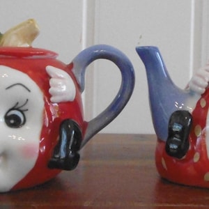 2 théières fantaisie fraises et pommes années 80