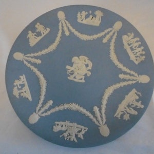 Talerz Cherubs Wedgwood Blue Jasperware