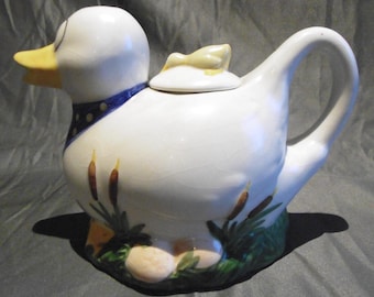 Mother Goose and Gosling Teapot