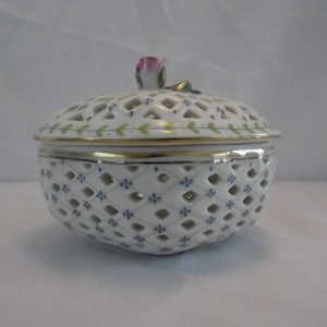 Limoges De la Reine Pierced Lidded Trinket 1950s