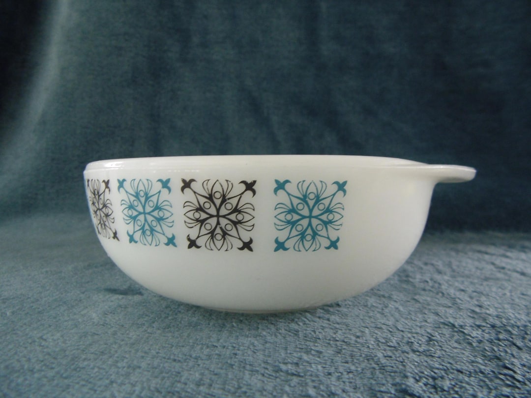 JAJ Pyrex Chelsea Pattern Jockey Cap Small Casserole Dish X 3 1960s - Etsy