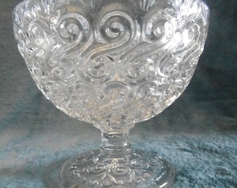 Stunning pretty pressed glass pedestal bowl - 1930s