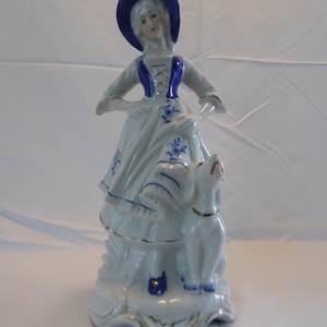 Leonardo Collection Blue and White - Woman with dog