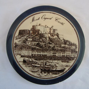Jersey Pottery "Château de Mont Orgueid" assiette de présentation des années 1980