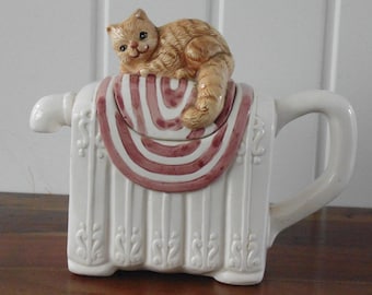 Nieuwigheid Ginger Cat on a radiator theepot jaren 80
