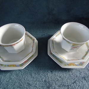 Johnson Brothers Fine English Tableware Trio, tasses, soucoupes et assiettes x 2 années 80