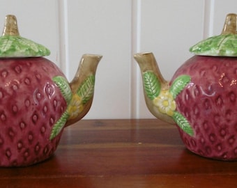 Nieuwigheid Aardbeientheepotten x 2 jaren 80