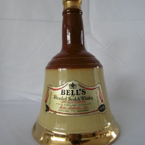 Adorno de campana de cerámica de whisky escocés de Wade Bell