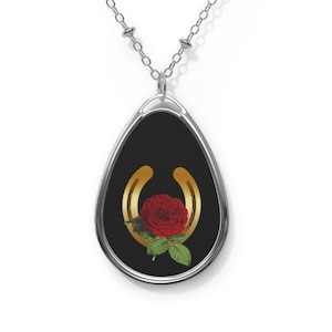 Kentucky Derby inspirierte ovale Halskette - Schwarz mit einem Hufeisen und Rosen-Design - Geschenk für Kentucky Derby Fan