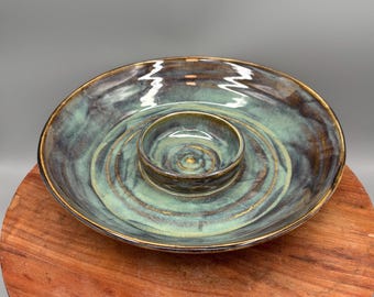 Plato de cerámica hecho a mano para patatas fritas y salsas: Bandeja para servir aperitivos con esmalte verde, marrón y morado.