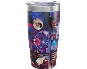 Può includere: Un bicchiere in acciaio inossidabile con un design colorato che presenta un collage di immagini del film Spider-Man: Into the Spider-Verse. Il design include personaggi di Spider-Man, una città e la parola "SPIDER".