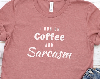 Grappige koffie t-shirts Sarcastische koffie verslaafde t-shirts Koffie liefhebbers' kleding draait op cafeïne tees sarcasme thema koffie geïnspireerde shirts