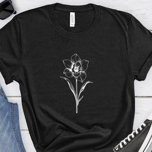 Daffodil t-shirt minimalist daffodil shirt daffodil white outline tee garden flower t-shirt women&#39;s fall shirt