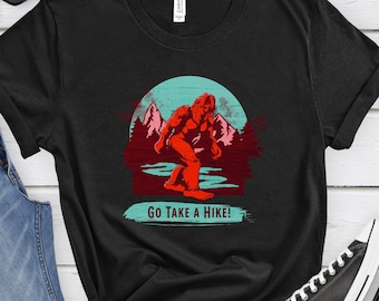 T-shirt da trekking Bigfoot Abbigliamento outdoor Sasquatch Camicia da avventura nella natura selvaggia T-shirt regalo per appassionati di outdoor Camicia Bigfoot per amante della natura