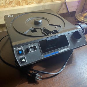 Kodak Carousel 4600 Slide Projector – Ektagraphic 100–150 mm Zoom & Remote – Vintage 1980s