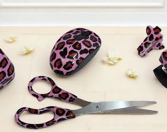 Pink leopard print desk set.