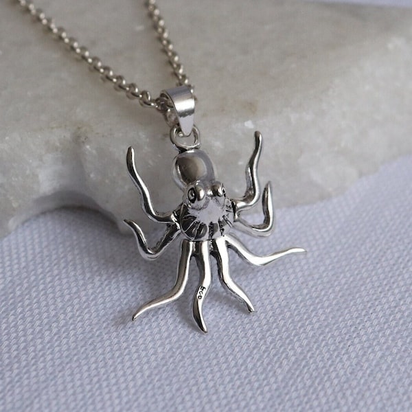 925 Sterling Silver Moving Octopus Necklace - Unique Design Capturing the Magic of Marine Life | Perfect Gift for Sea Lovers!