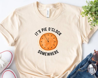 It's Pie O'Clock Somewhere Divertente T-Shirt del Ringraziamento / Camicia Torta di Zucca, Camicia del Giorno degli Amici, Camicia del Giorno della Turchia