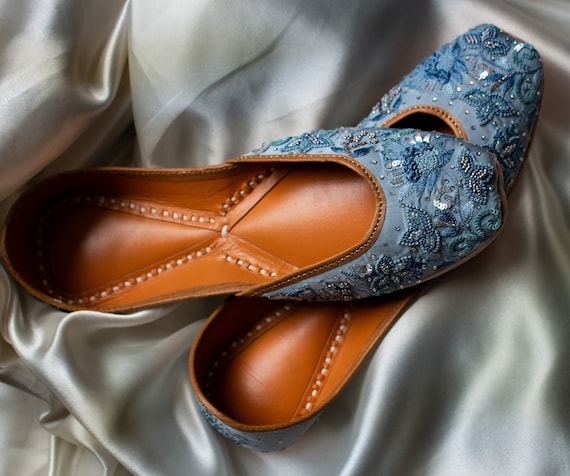 Punjabi jutti,Handmade leather jutti,Embroidered jutti for ladies, luxury bridal jutti,Mojaris/khussa, indian wear,Handcrafted punjabi jutti