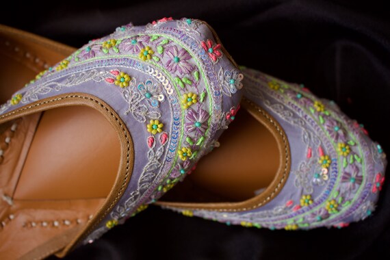 Punjabi jutti,Handmade leather jutti,Embroidered jutti for ladies, luxury bridal jutti,Mojaris/khussa, indian wear,Handcrafted punjabi jutti