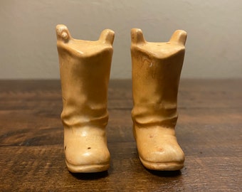 Boots salt and pepper shaker set vintage Japan