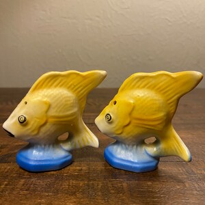 Ocean fish vintage Japan salt and pepper shaker set