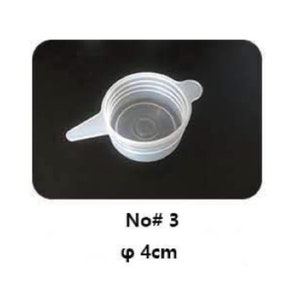 Könnte beinhalten: Ein Messlöffel aus klarem Kunststoff mit Griff und einem Durchmesser von 4 cm. Der Löffel hat eine geriffelte Innenseite und ist mit "No# 3" beschriftet.