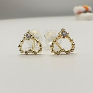 Stud golden heart earring , women Earring , Gift for her , Gift for mum , Gold Heart Earring ,Daisy Heart earring ,Handmade heart earring