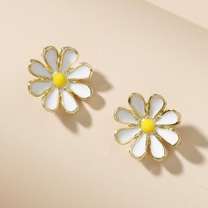 Flowers Little Daisy Earring, Gift For Her , Flowers Earring For Mum , Cute Flowers Earring