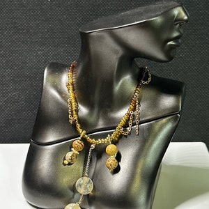 Billie eilish gold chain hot sale