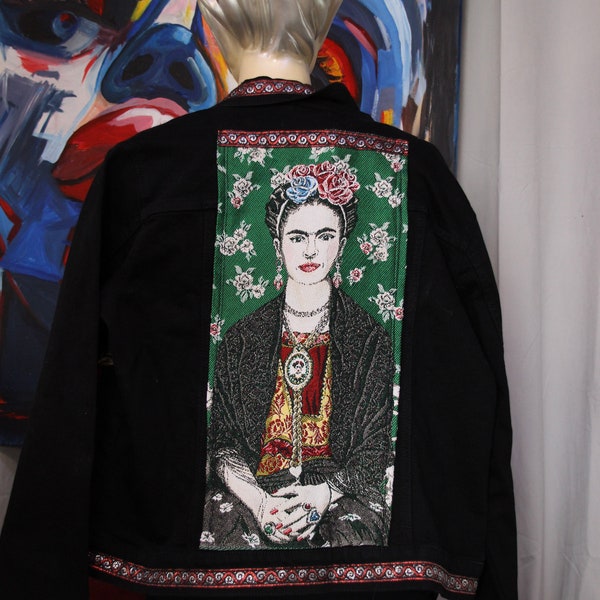 Veste en jean noir ADPT, Frida Kahlo Vintage Style avec motif cousu et patchs roses, taille indiquée. XL (plus L), super mignon