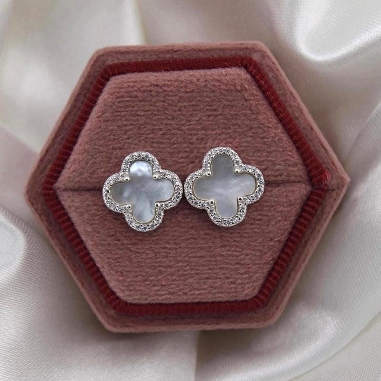 Clover Pearl Earrings - Etsy
