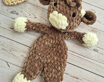 Vaca de peluche tejida a crochet • Juguete suave y reconfortante para bebés • Vaca de peluche neutra • Animal de peluche tejido a crochet • Regalo para baby shower • Juguete infantil hecho a mano