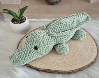 Peluche de caimán de ganchillo hecho a mano / Cocodrilo de ganchillo / Lindo regalo de peluche / Decoración estética para la habitación / Juguete único hecho a mano /