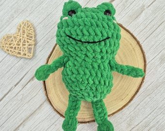 Rana de peluche tejida a crochet / Rana de peluche hecha a mano / Linda rana amigurumi verde / Juguete de peluche suave / Regalo para amantes de las ranas