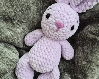 Conejito de peluche de ganchillo / Conejito suave hecho a mano / Regalo de conejito de peluche / Regalo para baby shower / Decoración para la habitación del bebé / Conejito amigurumi