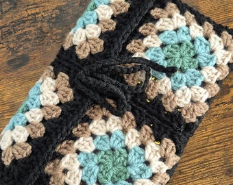 Funda para libros de ganchillo / Cubierta para libros estilo abuela / Protector de libros hecho a mano / Funda para Kindle / Estuche para libros estilo boho / Regalo para amantes de los libros