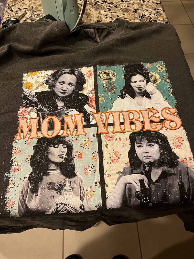 Mom Vibes Comfort Colors Shirt, Vintage 90s Mom Vibes Shirt, Retro Funny Mom Shirt, Mom Life Shirt, Mother's Day Gift Shirt, Cool Mom Shirt zdjęcie 8