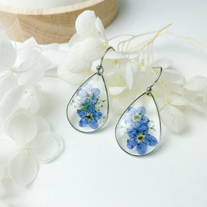 Forget me not Flower Earrings, Pressed Flower Resin Earrings, Real Dried flower Earring, Bridesmaid Earring, Summer Jewelry