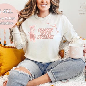 Balletcore Shirt, Chasse Your Dreams Longsleeve Shirt Ballet Shirt Balletcore Merch Dance Crewneck Girly Pointe Shoes Crew