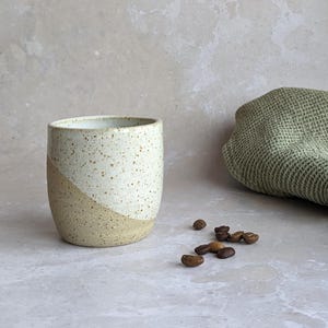 TUNDRA Handgemachte 125 ml Doppel-Espressotasse, 4 Unzen gesprenkelte Steinguttasse: Keramik-Kaffeebecher, weiß glasierte Tasse