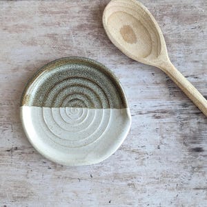 WALNUT brown spoon rest, Handmade stoneware spoon rest, Clay spoon rest, Cooking spoon holder, Ceramic spatula rest, Kitchen homeware gift